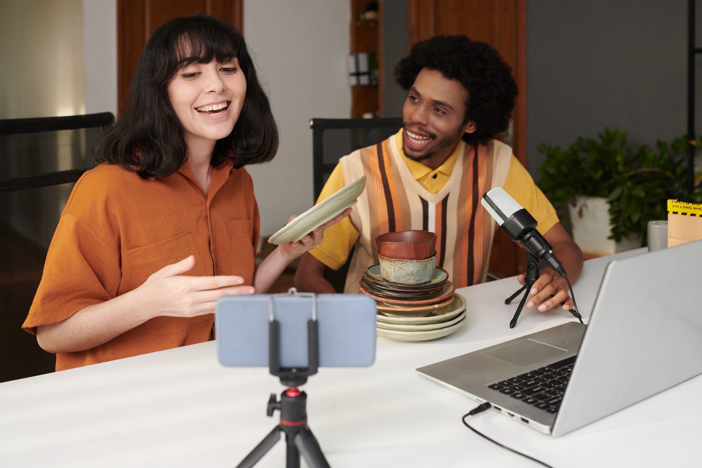 Creator falando para a audiência sobre a experiência com um produto.